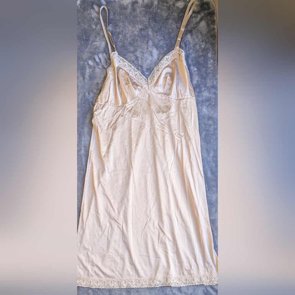 VANITY FAIR slip dress Medium 36 Cream Beige Nightgown Nylon Lingerie Vintage